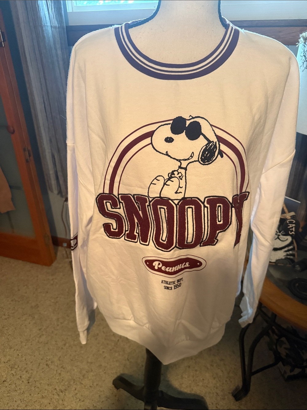 NWT Snoopy Graphic Pullover Sweatshirt - White & Burgundy